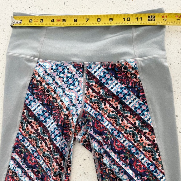 ATHLETA Powervita Crop Leggings Multi-Color Print NOMAD SALUTATION MESH Women S - Picture 6 of 9